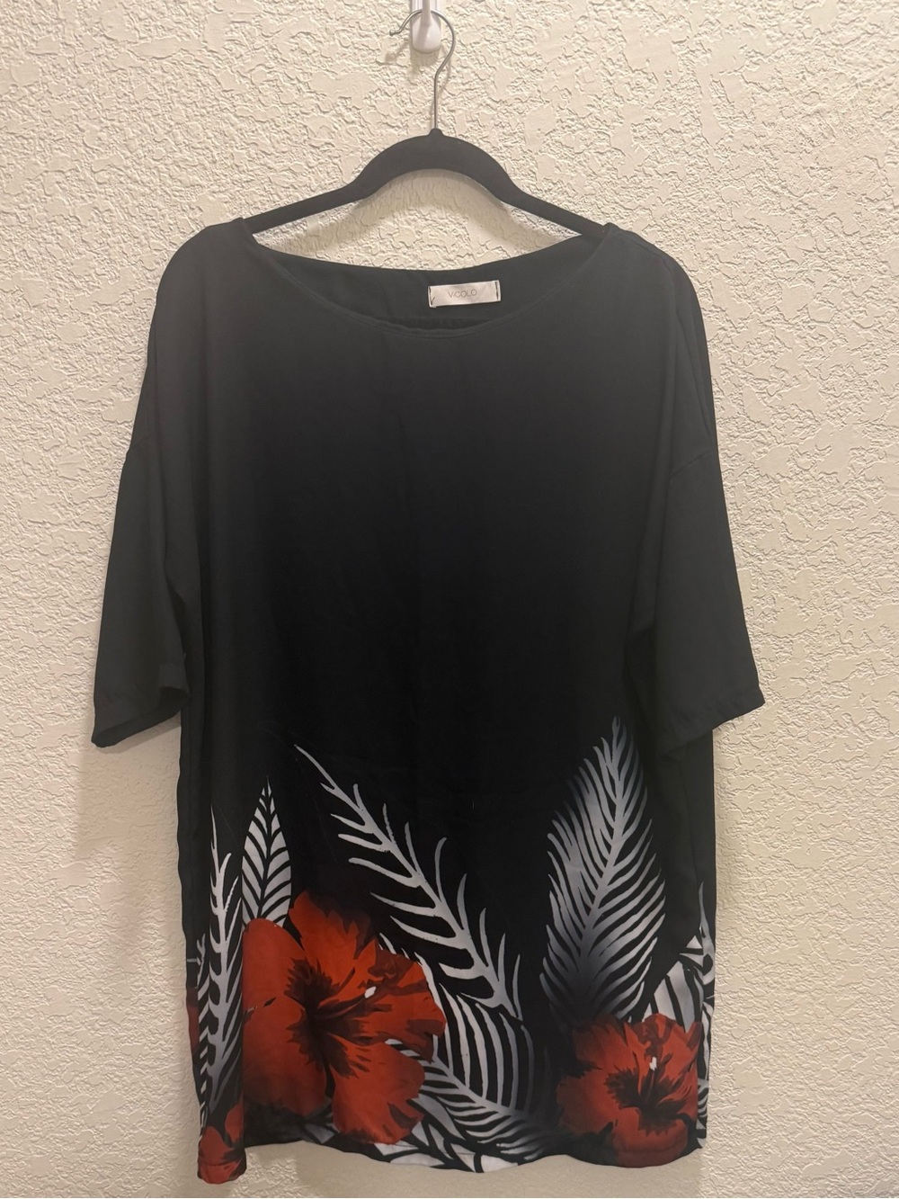 European Vicolo Black Tunic with Red Floral & White Leaf Motif